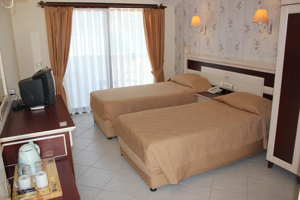 Bonjour Hotel 马尔马里斯 客房 照片