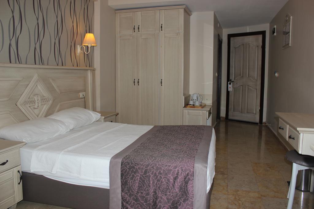 Bonjour Hotel 马尔马里斯 客房 照片