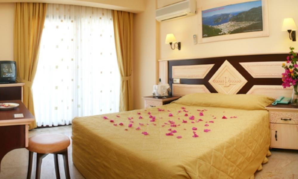 Bonjour Hotel 马尔马里斯 外观 照片