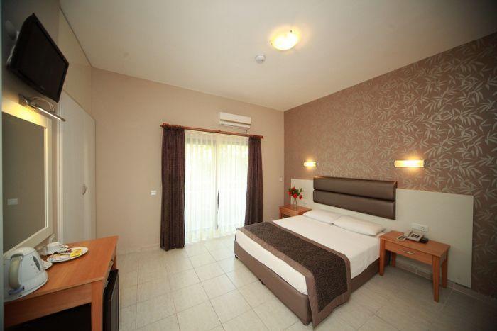 Bonjour Hotel 马尔马里斯 外观 照片