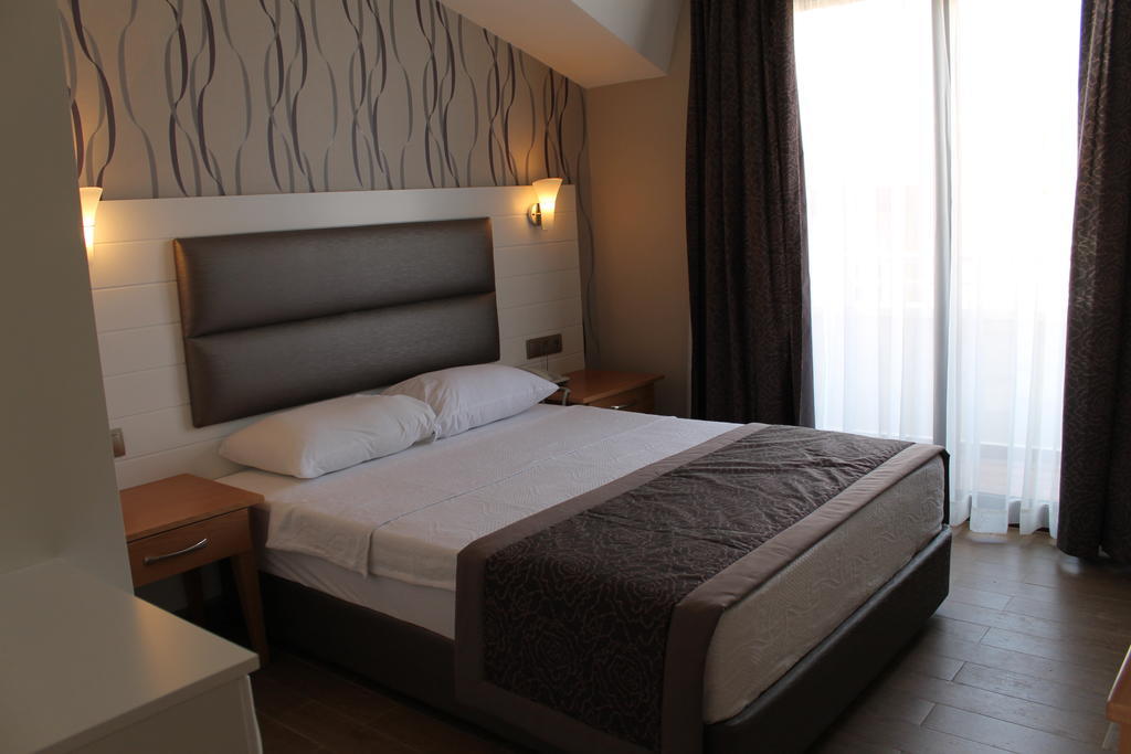 Bonjour Hotel 马尔马里斯 外观 照片